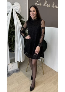 Tüllös ujjú csipke ruha 