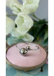 Kocka motívumos karperec