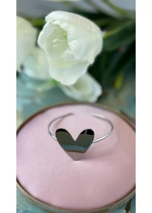 Szivecskés karperec