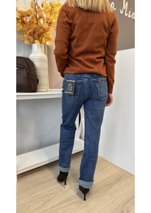 Egyenes, bőszárú farmer